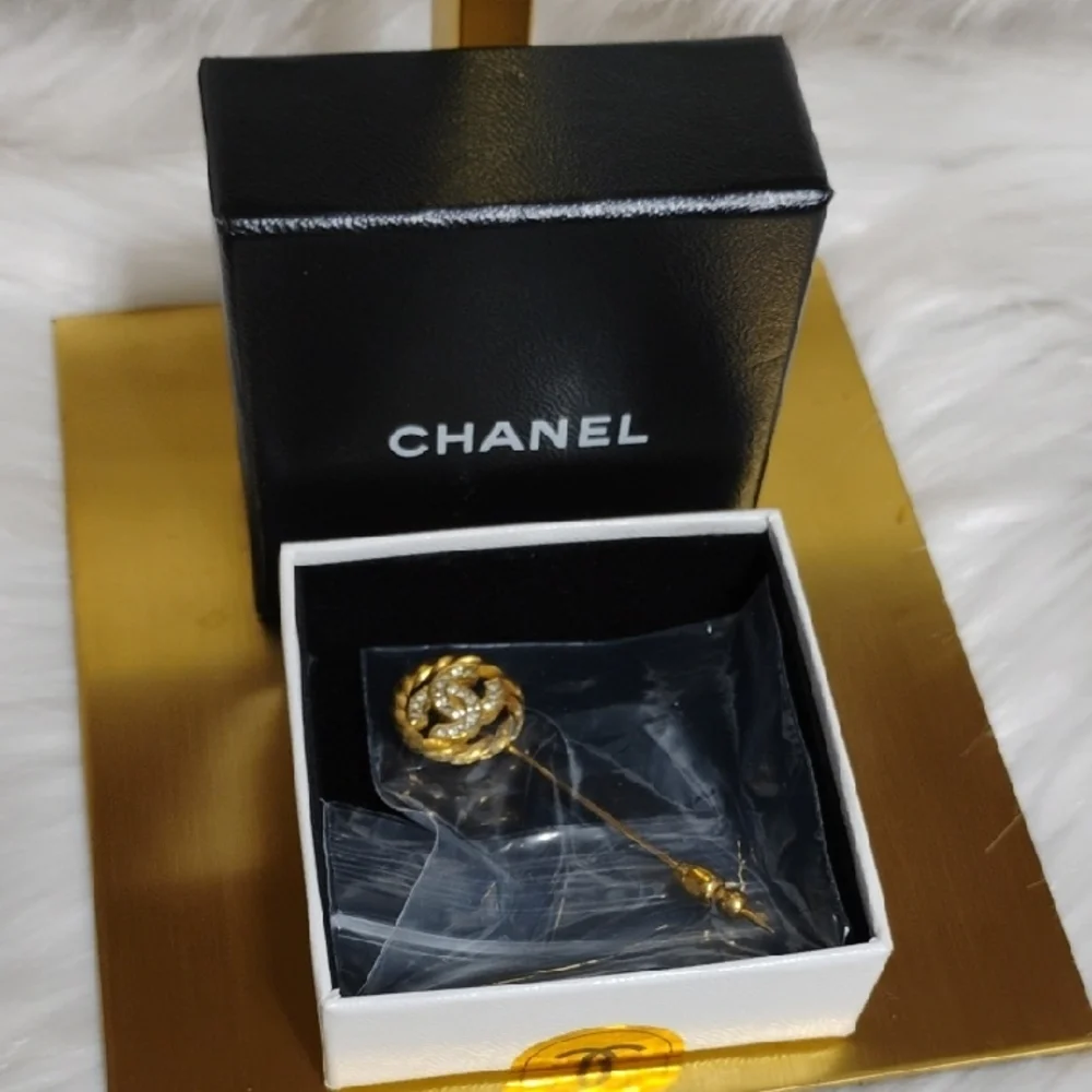 SALE! Auth CHANEL Coco Gold Crystal Lapel Pin Brooch W Crystal Details & Box - Picture 9 of 9